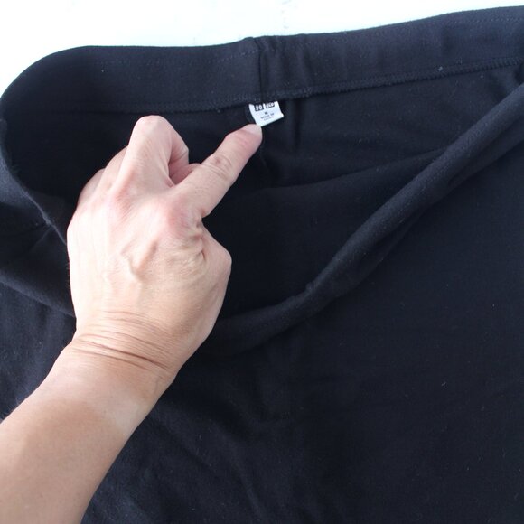 Uniqlo Pencil Skirt Size Medium / Pull Up - Picture 2 of 6